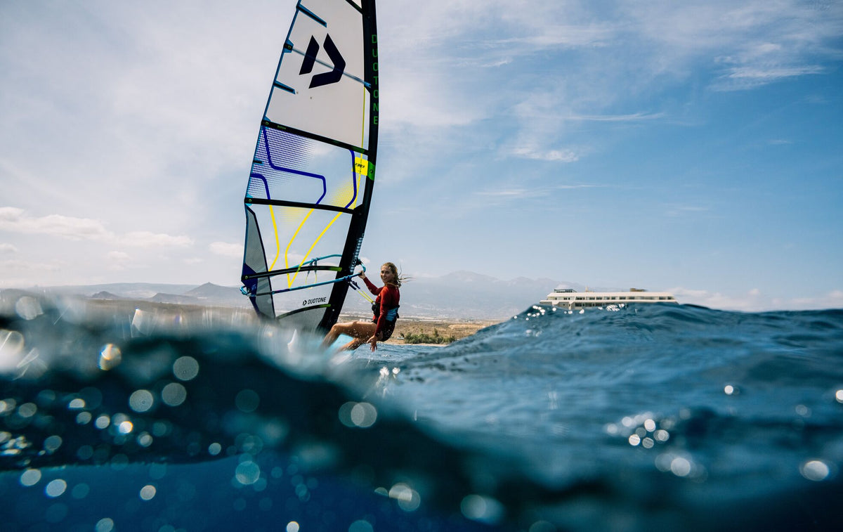 Windsurfausrüstung Dänemark - Duotone Segel und Windsurfbretter