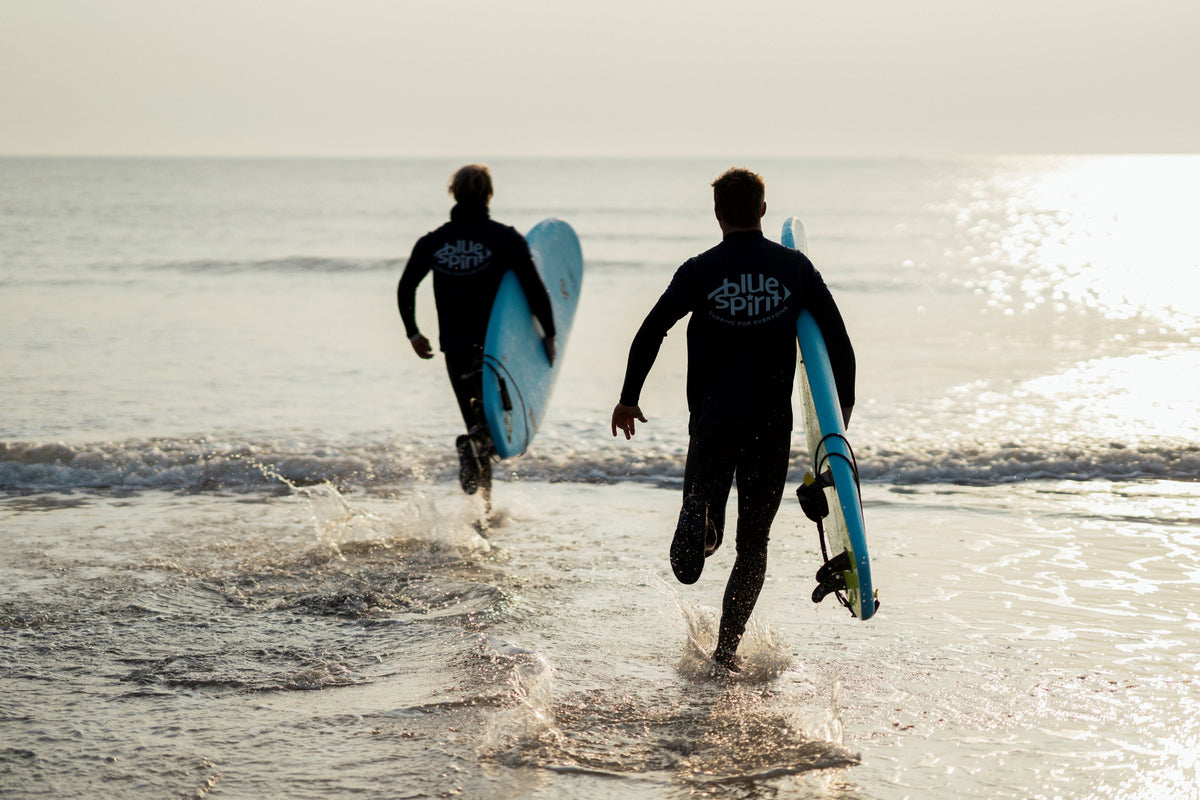 Surfkursus Hvide Sande – bølgesurf på Nordsøen